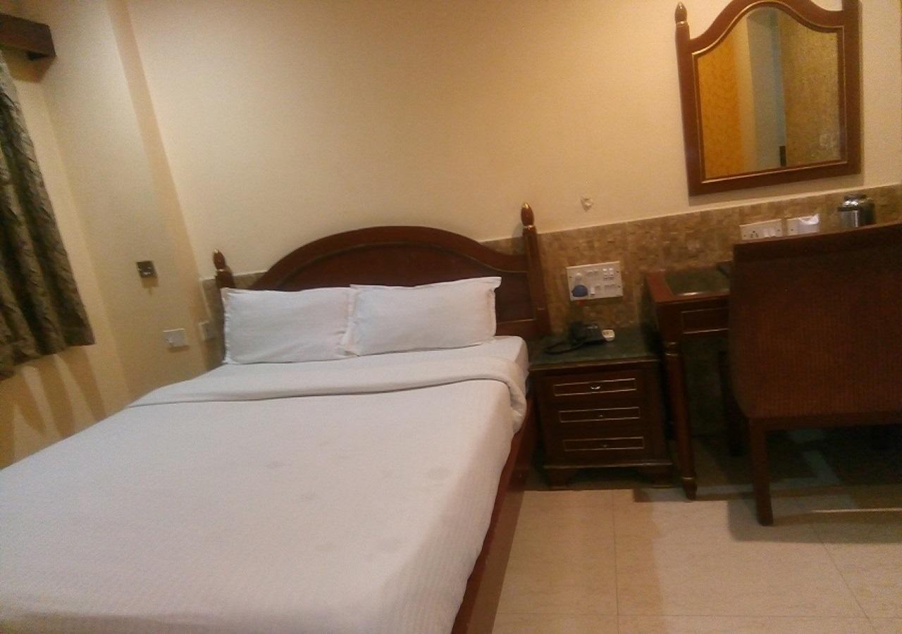 Hotel Monsoon Palace กูวาฮาติ ภายนอก รูปภาพ