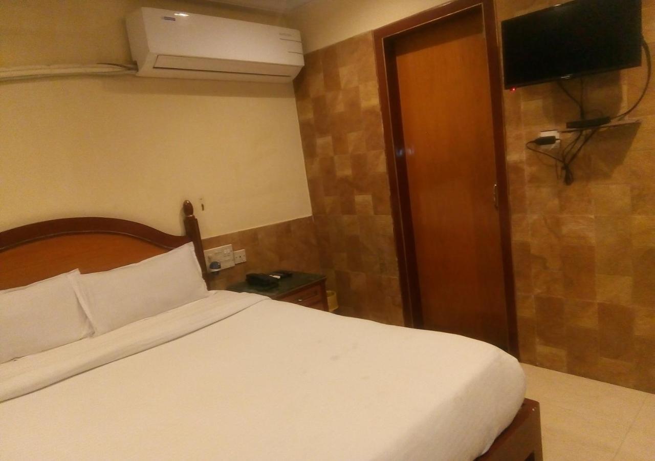 Hotel Monsoon Palace กูวาฮาติ ภายนอก รูปภาพ