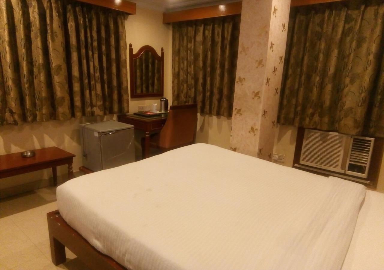 Hotel Monsoon Palace กูวาฮาติ ภายนอก รูปภาพ
